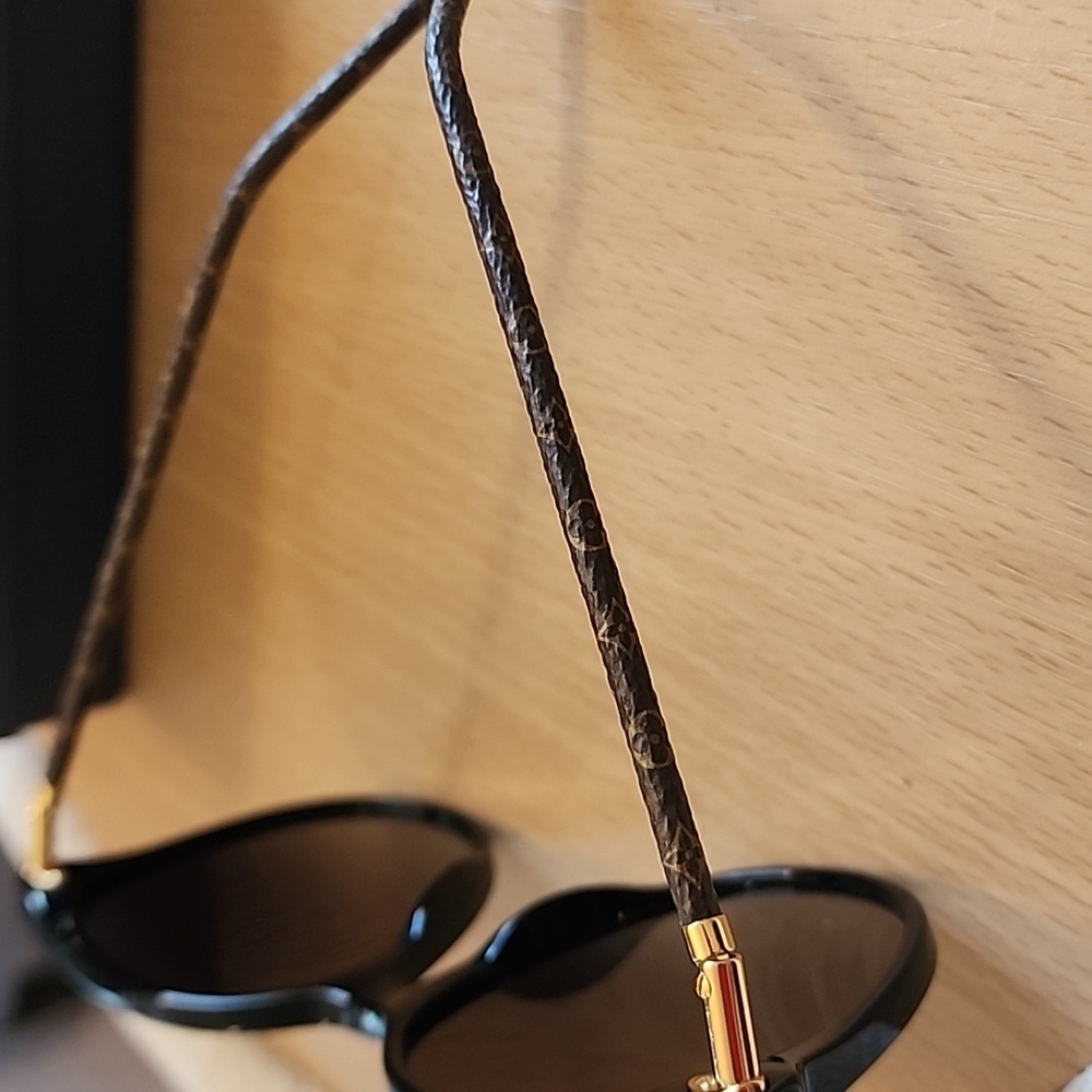 Reduced! NEW! Louis Vuitton Sunglasses - Picture 3 of 16